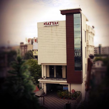 Hotel Satya Dehradun Bagian luar foto