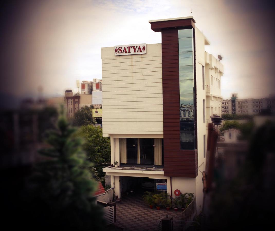 Hotel Satya Dehradun Bagian luar foto